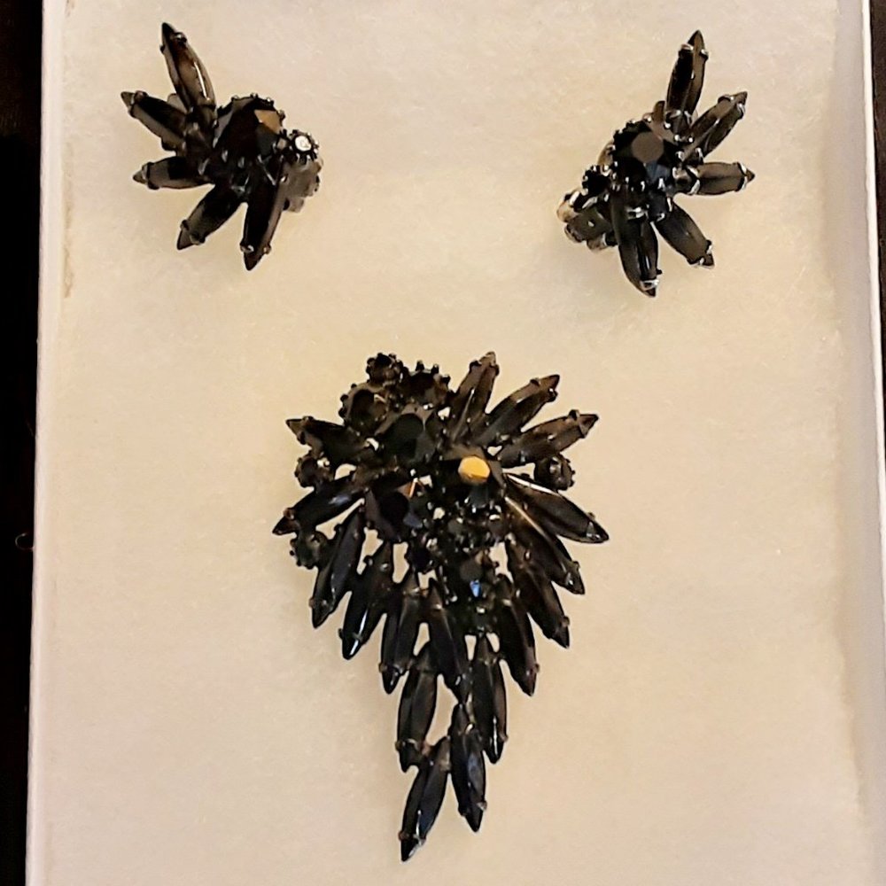 Vintage Black Rhinestone Brooch And Earing Set Signed WEISS